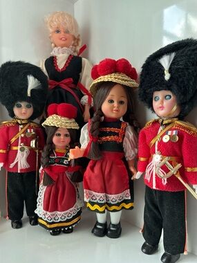 NWOT 5 Vintage International Dolls Traditional Costumes, Germany, Sweden, London